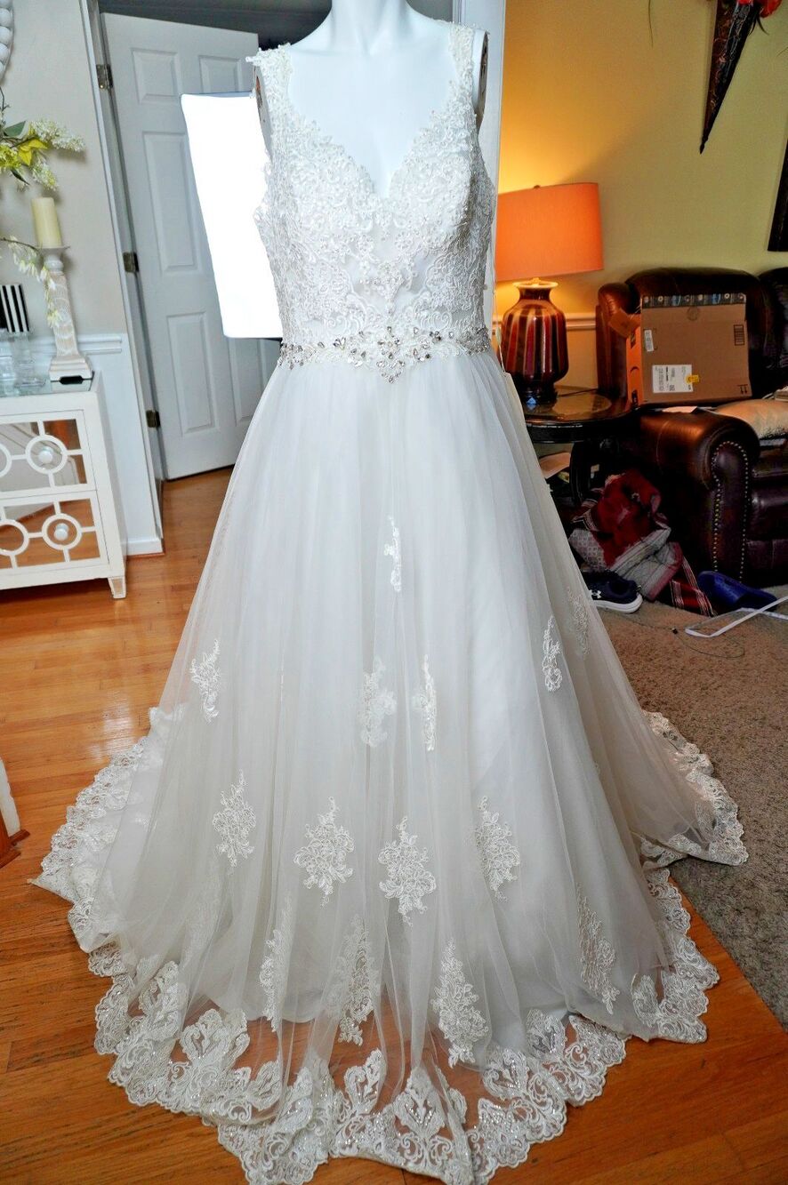 Dancing Queen Bridal Style 0006 Size XXL Lace Applique Wedding Gown NWT $1550